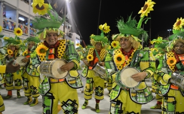 Sertanejos viram samba na Marquês de Sapucaí