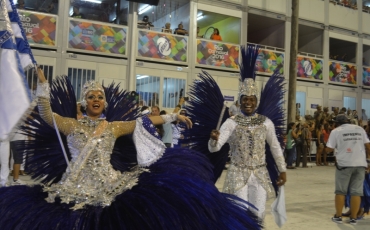 Efeitos e coreografias são a marca do carnavalesco Paulo Barros que ousa e impressiona a Passarela do Samba