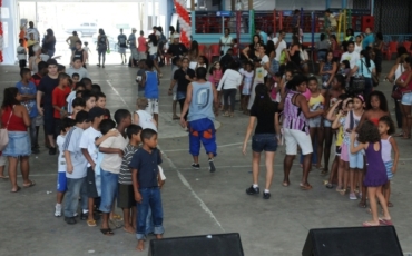 UNIDOS DE VILA ISABEL VIRA PARQUE DE DIVERSÕES NO DIA DAS CRIANÇAS