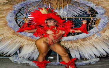 Alessandra Mattos, participa do   Mini desfile da Estácio de Sá , na cidade do samba