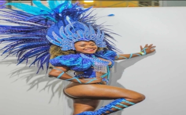 Passista Carine Almeida é a representante da Acadêmicos de Niterói no concurso da corte do carnaval 2025